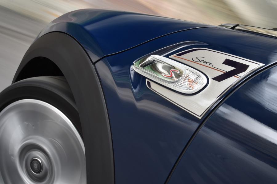 Логотип Mini Cooper S Seven 2016 года  (UK) (фото 5 из 30)